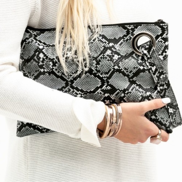 Snake Print Oversized Vegan Leather Wristlet Clutch Bag - Picture 1 of 8